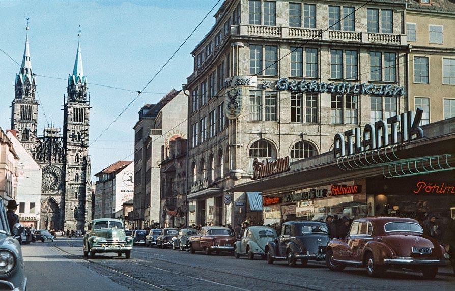 Seit den 1970er Jahren ist die Karolinenstraße wichtiger Teil der Fußgängerzone. Der Verkehr ist verbannt.