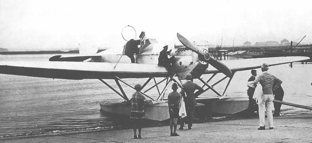 Letzte Vorbereitungen an der He 6a vor dem Erstflug am 2. August 1927 in Warnemünde Heinkel HE 6 das Ozeanflugzeug aus Warnemünde Von Volker Koos (ADL) 06.