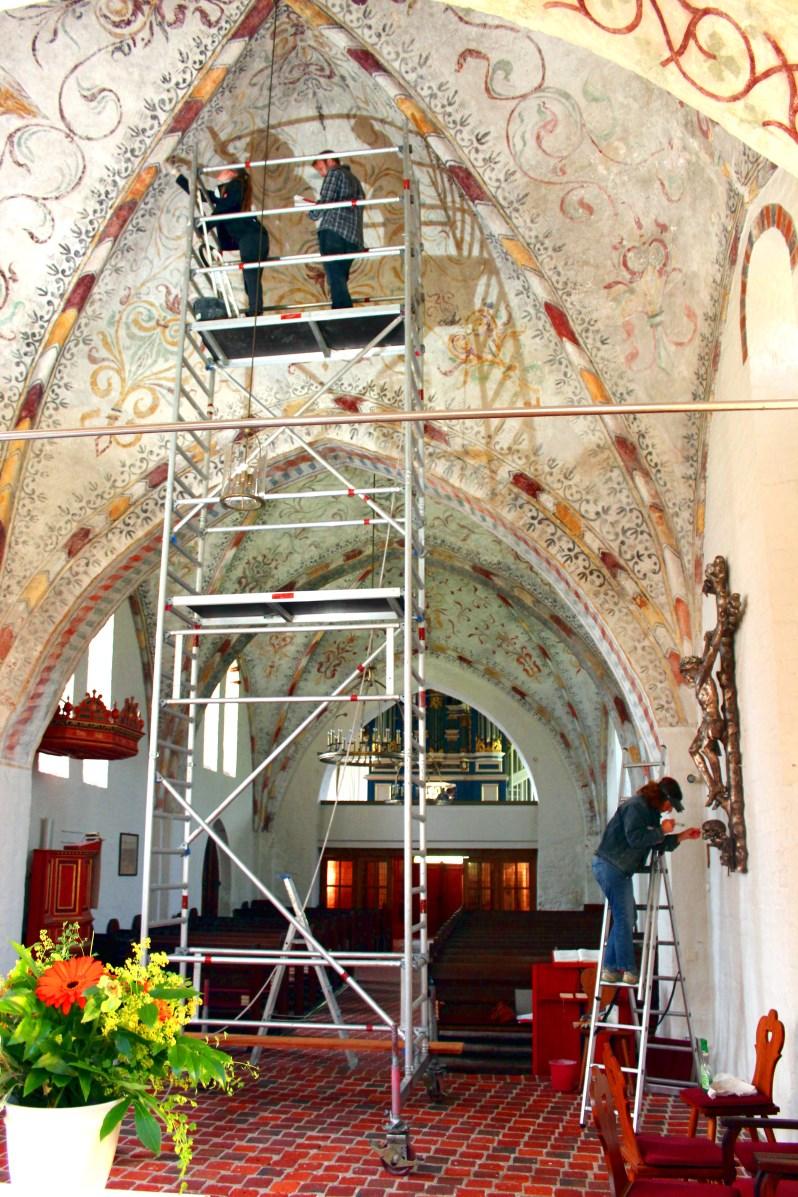 Foto: Wolffson #himmelwärts #himmelwärts Kosten für die Maßnahmen: Restauration Gewölbe + Malerei ca. 17.000 Behandlung von Salzschäden ca. 12.000 Klimaregulierung ca. 23.