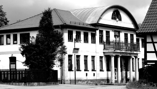 Mit der Namensänderung verbunden entstand so der Thüringer Wald- Verein Benshausen e.v. als ein Zweigverein des Thüringer Wald Verein, Hauptverein Ilmenau.