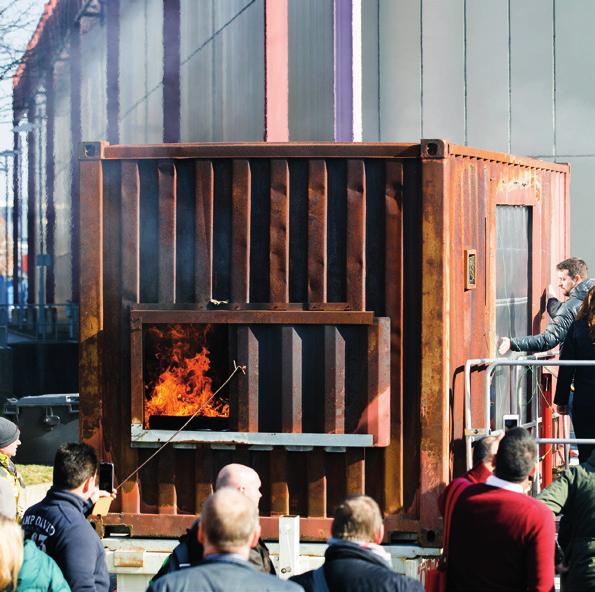 15.45 UHR Heiko Stahl HIGHLIGHT AUFBAU 08 HIGHLIGHT LIVE-BRANDTEST So wird Brandschutz erlebbar: In einem speziell konstruierten Container setzen wir eine Stöbich-Brandschutzabschottung einem