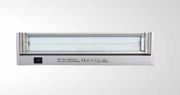 220-240 V Lichtfarbe: 3000 K Aluminiumgehäuse Glasabdeckung, klar 1,5 m mit Eurostecker (links) Schalter: integrierter Tastschalter (links) Leuchte mit