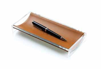 16 cm x 12cm x 3 cm hoch Modell 059 FEDERSCHALE Acryl/Leder MANHATTAN Moderne und stilvolle Federschale für Ihren Schreibtisch, aus einer Acryl/Leder Kombination.