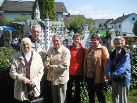 Seniorentreff Jahresausflug 2009 Großen Anklang mit 80 Teilnehmerinnen und Teilnehmern fand unsere Frühlingsfahrt ins Badische, über Oberkirch entlang der Badischen Weinstraße!