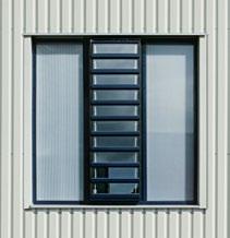 Neben Fensterflügelsystemen als Dreh-, Kipp- und Klappflügel ist Kipp- und Klappfenster Varianten (Standard, nach außen öffnend) auch ein Schwingflügelsystem