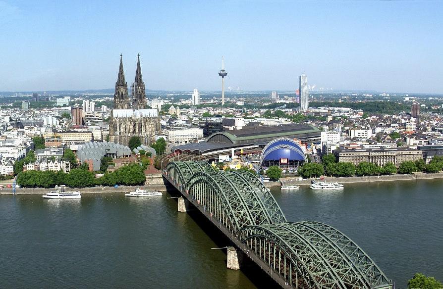 Bedeutung der Landbedeckung Der Mensch nimmt Einfluss auf seine Umgebung Manhattan Eigenschaften von Städten: Karlsruhe Köln Größe der Stadt