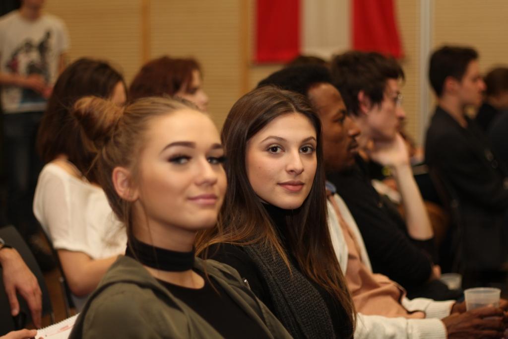Sophie Stern und Klara Weinhappl durften auch beim deutschsprachigen Debattierturnier Mitte Jänner in Floridsdorf antreten als einzige Schülerinnen!