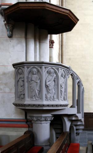 Auch in Münstermaifeld hat dieser bedeutende Architekt seine Spuren hinterlassen: Entwurf und Ausführung der Kanzel in der Stiftskirche tragen seine Handschrift.