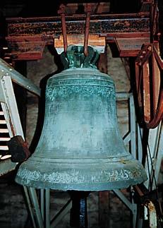 Die Kirchturm-Glocken Beschreibung der vier Glocken im36m hohen Turm der Michaelskirche in der Reihenfolge von der kleinsten zur größten Glocke: Die Erste und Kleinste ist die