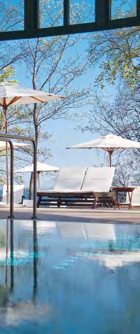 Behaglichkeit, Wärme und Wohlfühlen im SPA am Pool mit Blick, Sauna, Massage- und Beautyanwendung.