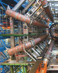 Foto: CERN JAN PLEFKA Masse, Spektrum, Symmetrie Am 1. April hat das von der Deutschen Forschungsgemeinschaft mit insgesamt 2.