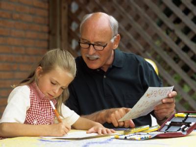 Die besondere Beziehung von Großeltern zu ihren Enkeln zeichnet sich aus durch: fehlenden Leistungsdruck
