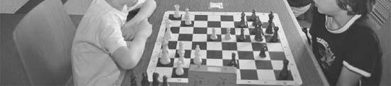Jedesheimer Beginner-Turnier "trauten" sich viele Kinder zum ersten Male auf ein Schachturnier. Als Belohnung gab es Pokale für die Erstplatzierten sowie Schach-Schlüsselanhänger für alle Teilnehmer.