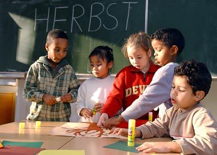 Leitprojekt: Vernetzung schulischer und außerschulischer Bildungsangebote Die Vielfalt an Bildungsangeboten für Kinder und Jugendliche ist in Solingen kaum zu überschauen.