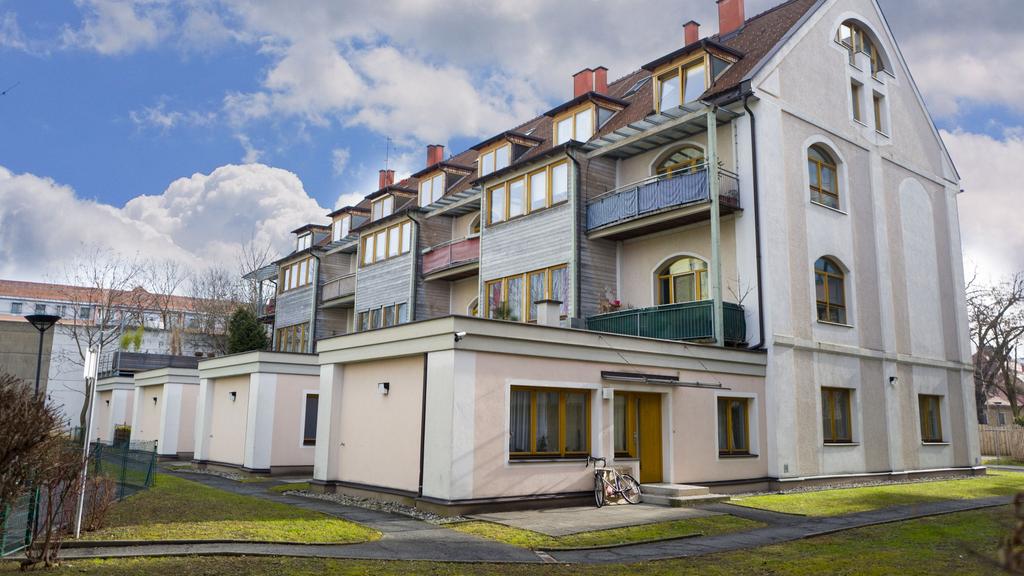 Körösistraße 67,67a 8010 Graz 1995 von der Mühlehof Geidorf Verwaltung GesmbH & Co KG erworben und kernsaniert, verfügt die Immobilie mit einer Gesamtnutzﬂäche von 1.