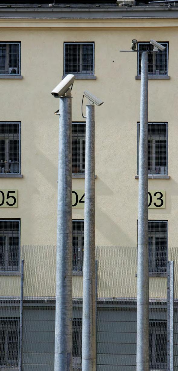 In den 36 Justizvollzugsanstalten Nordrhein-Westfalens werden fast täglich neue Inhaftierte in Haft genommen, vor allem in Untersuchungshaft und Strafhaft.