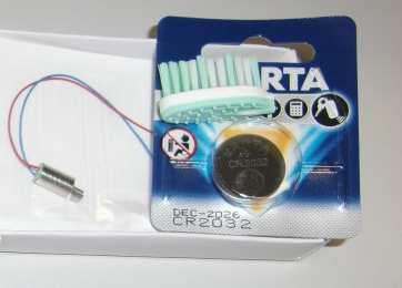 BAU DES EINFACHSTEN ROBOTERS DER WELT: Benötigt wird: - Zahnbürstenkopf - Vibrationsmotor - Batterie (3 V, flach) -