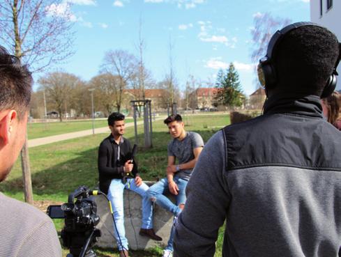 Ankommen mit Medien Filmprojekt mit geflüchteten Jugendlichen Wie fühlen sich Jugendliche in Augsburg, die aus ihrem Heimatland geflüchtet sind?