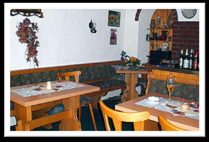 Zum Griechen Restaurant Hohe Straße 2 Tel. 037423 500191 zumgriechenadorf@yahoo.com www.zumgriechenadorf.com 6 Öffnungszeiten Restaurant: Montag, Mittwoch - Sonntag 11.