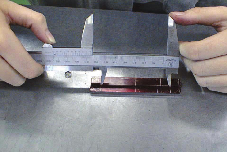 2. Sie sollen ein Nennmaß 80 ± 02 mm anreißen. Welche Anreißwerkzeuge nehmen Sie dazu? 3. Mit welcher Fläche muß das Werkstück beim Anreißen auf der Anreißplatte stehen? 4.