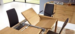 Die Speisezimmermöbel sind harmonisch auf die Wohnmöbel abgestimmt, das Stuhl-System bietet dabei zusätzliche Variationsmöglichkeiten.