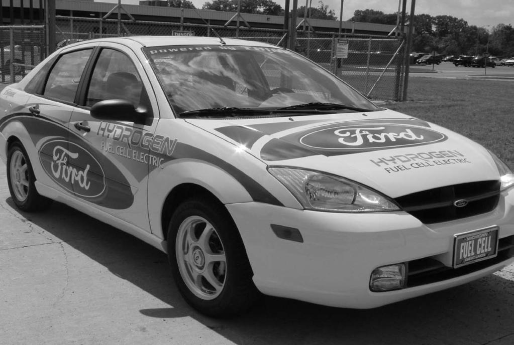 Der Ford Focus FCEV Hybrid Erstes Kleinserienfahrzeug Serienstart: 2004 Brennstoffzellen-Hybrid vollwertiger 4-Sitzer Kraftstoff: CGH 2 Verbessertes Package für Crash-Sicherheit Gewicht: 1600 kg H 2