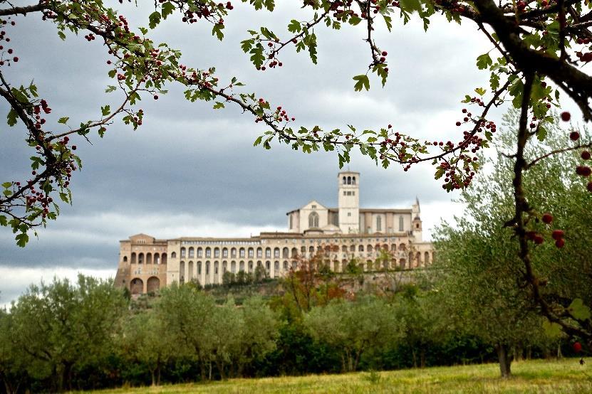 Sehenswert hier die Ponte delle Torri" über der Tessino-Schlucht, der prachtvolle Dom und weitere Zeugnisse antiker Baukunst; wir spazieren zur Kirche San Salvatore mit wunderschöner Aussicht auf die