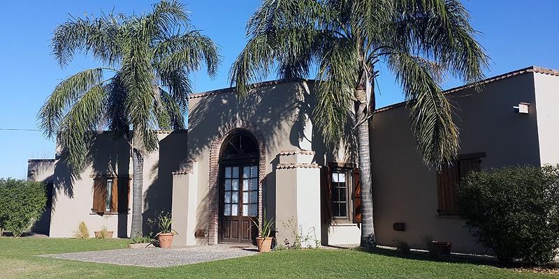 El Paraiso Lodge & La Zenaida Lodge- Doves El Paraiso wurde von einem amerikanischen Architekten im Rancho Style gebaut und charakterisiert die alte Tradition und Geschichte der Gegend.