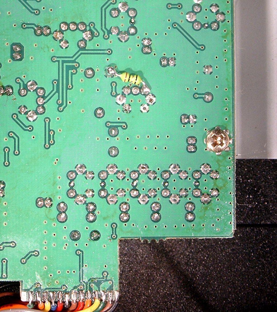 5 µh on soldering side of PC Board Hier wurde die alte Spule ausgelötet und die neue