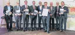Das Rheinland wird zur Top-Radregion Landräte, Oberbürgermeister und Vertreter aus der Radregion Rheinland unterzeichnen Absichtserklärung für ein gemeinsames Qualitätsmanagement im Radverkehr.