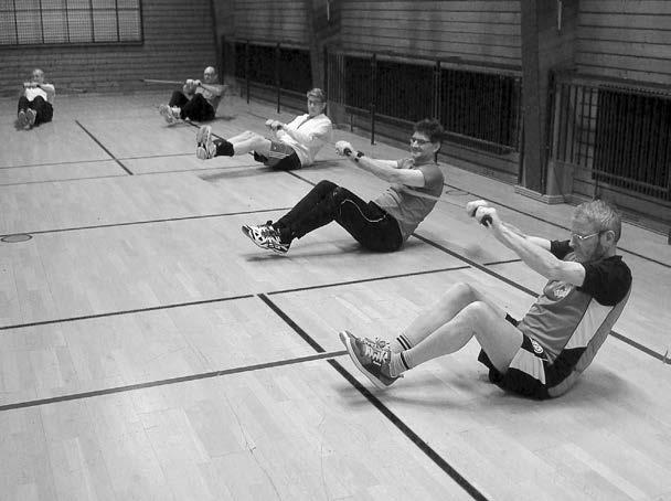 Mit einer halben Stunde Rückengymnastik wärmen wir uns zunächst auf, dehnen unsere Muskeln, bringen unsere Knochen in Schwung und arbeiten an der Beweg - lichkeit