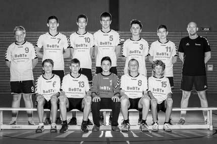 B-Jugend männlich Die männliche B - Jugend geht ausschließlich mit Spielern des jüngeren Jahrgangs 2002 in die neue Saison.