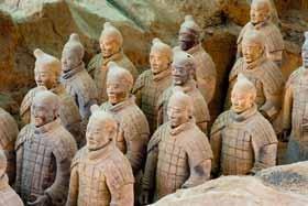 Xian, mit der Tönernen Armee des ersten Kaisers von China und Hangzhou mit dem paradiesischen West-See. Die Weltmetropole Shanghai, extravagant und traditionell zugleich, bildet den Abschluss.. 1.