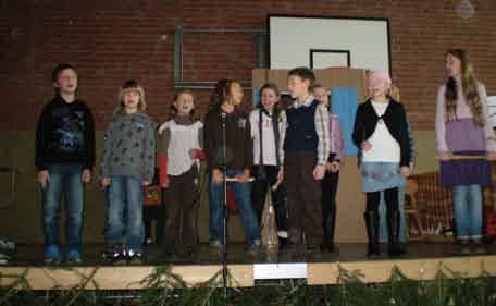 Nr. 114 / März 2010 Seniorenweihnachtsfeier Die Schulkinder bei ihrem Vortrag. Seite 17 Am traditionellen 3. Advent wurde erstmals in der Grönwohlder Turnhalle gefeiert.