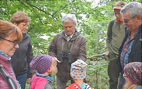 Harzung Torsten Michel Forstamt Marksuhl Begonnen hatte der Waldtag mit einer geführten Wanderung über