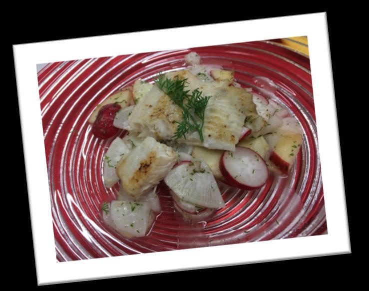 Vorspeise: Rettich-Apfel-Salat mit geräucherter Forelle 400g Rettich 1 süsslicher, rotschaliger Apfel 1 Bund Radieschen 2 geräucherte Forellenfilets à ca.