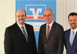 Neues von der Vorstandswechsel Zum 01. März diesen Jahres trat Michael Schmid die Nachfolge von Rainer Stock als Vorstand der Raiffeisenbank an.