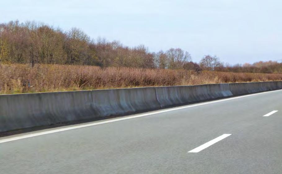 Removing barriers, doing without barriers and mitigating barriers alongside the carriageway Unnecessary barriers (as e.g. curb stones) must generally be avoided.