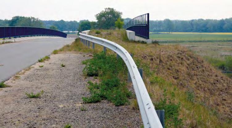Always build new traffic bridges with vegetated strips - an optimisation programme for existing structures must be developed In the vicinity of near-natural habitats or areas covered by local