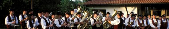 Für das 40jährige Jubiläum initiierte der Musikverein eine Serenade mit anschließendem Blasmusikabend im Bierstadel der Brauerei Ametsbichler.