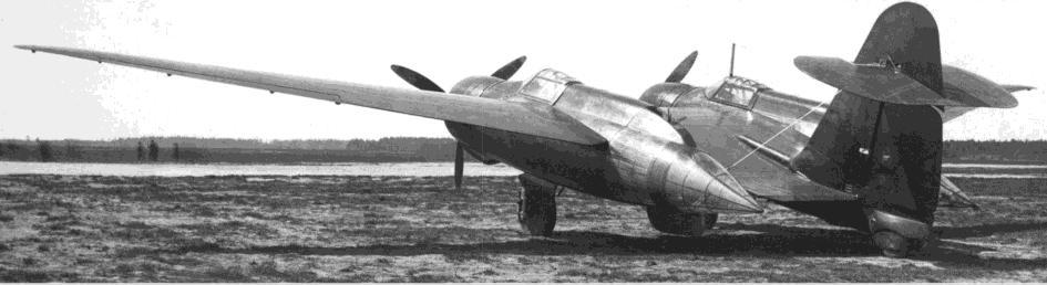 Prototypen zu bauen. Das Flugzeug absolvierte in der Folge 1939 den erfolgreichen Erstflug.