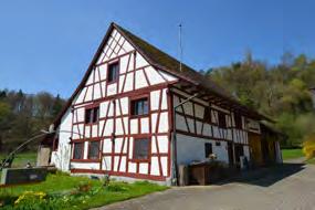 1844 erstellte Vielzweckbau in Mischbauweise liegt ganz im Norden des Gemeindegebiets von Rüdlingen am Fuss 98 GB Nr.