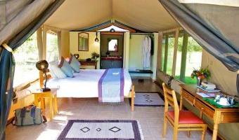 Kilima Safari Camp Das Kilima Safari Camp liegt im Amboseli Nationalpark, direkt am Kimana Gate Parkeingang.