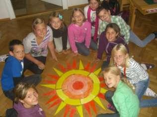 Sonnenpuzzle oder kreative Stilleübung Im technischen Werkunterricht werden die SchülerInnen der 4.