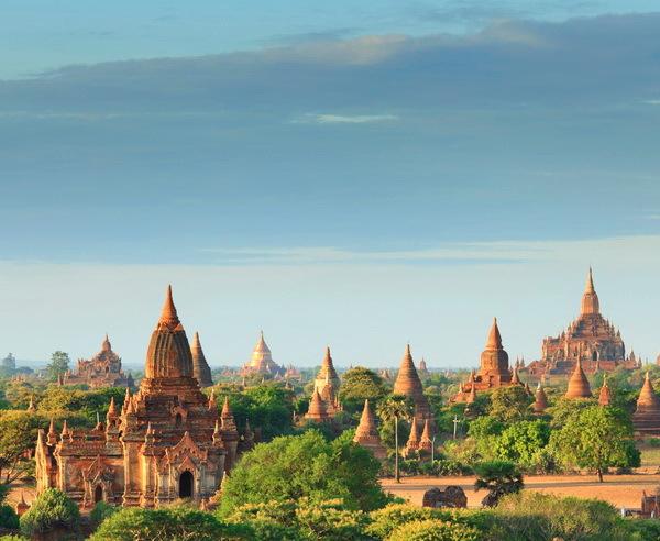 Die Planung des restlichen Tages überlassen wir Ihnen. Erste Übernachtung an Bord der RV Paukan, zweite Übernachtung in Bagan.
