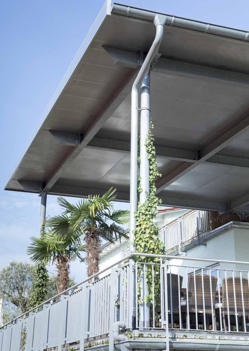 AUSSERGEWÖHNLICHE DACHKONSTRUKTION HAUPTSITZ TSG GERMANIA DOSSENHEIM Schutz vor starker Sonneneinstrahlung und schlechtem Wetter: Die offene Dachkonstruktion aus Stahl