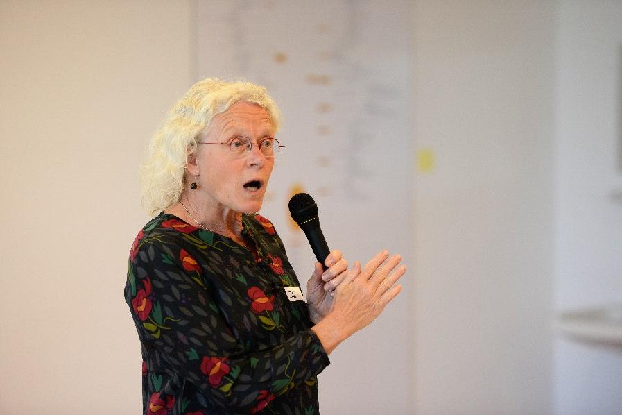 Als Leiterin der FsB eröffnete Gisela Riegert die Veranstaltung, erläuterte die organisatorischen Eckpunkte des Tages und verwies insbesondere auf das Gelingen einer guten Kommunikation.