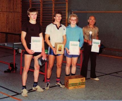 Sechs weitere Jahre folgten, zuerst mit steigenden und dann mit sinkenden Teilnehmerzahlen. So fand in den Jahren 1985-1987 kein Jedermanns-Tischtennis-Turnier in Steinach statt.