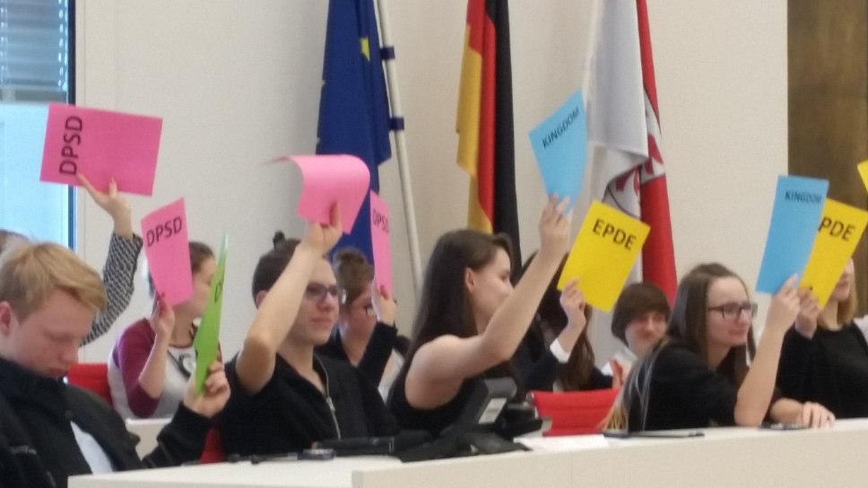 Veranstaltungsrückblick Perspektive Europa Ein Feiertag für Europa - Deutsch- Polnisches Jugendparlament Trebnitz im Brandenburger Landtag Am 29.11.