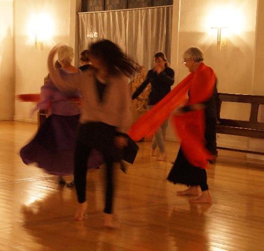 Workshop: Tanzsession Kraftvolle Rhythmen animieren deinen Körper in Bewegung zu gehen, zu tanzen und tanzen bis eine Art Leere entstehen darf in der es von alleine tanzt. Sonntag, 26.